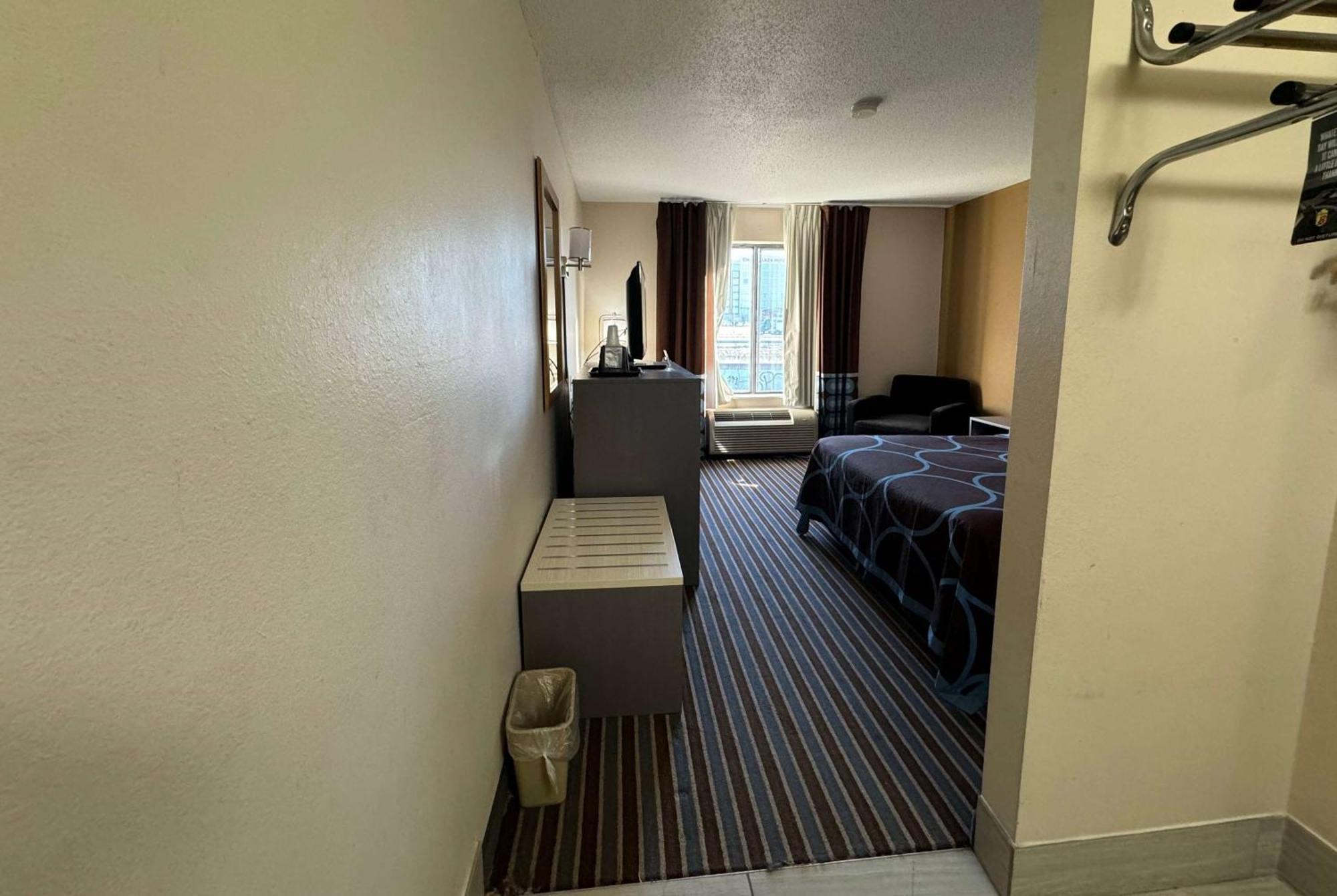 Hotel Super 8 By Wyndham Columbia Clark Lane Esterno foto